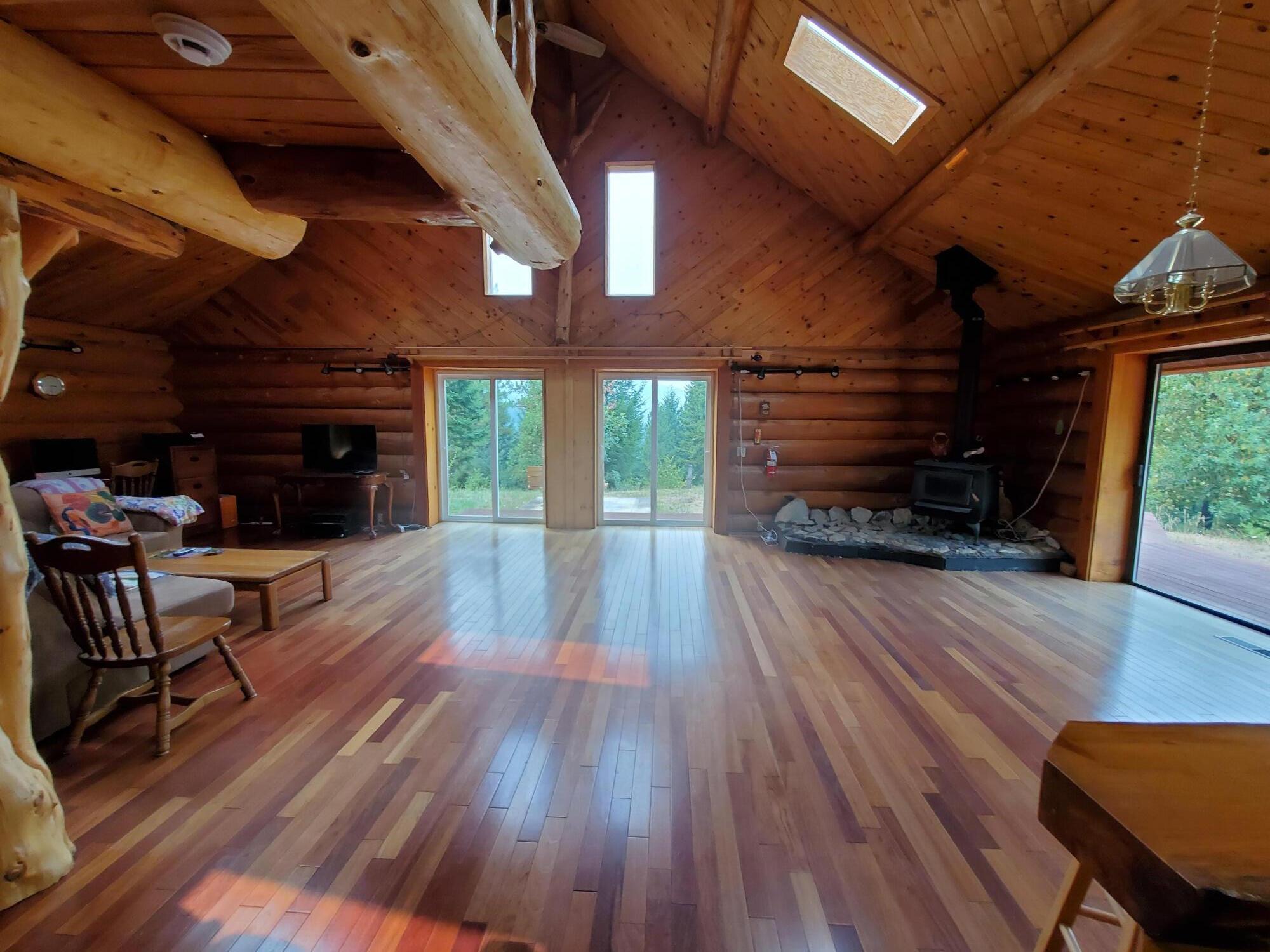 150 Rattlesnake Road Glendale, OR 97442 - Photo 19 of 67 Primary Living Room