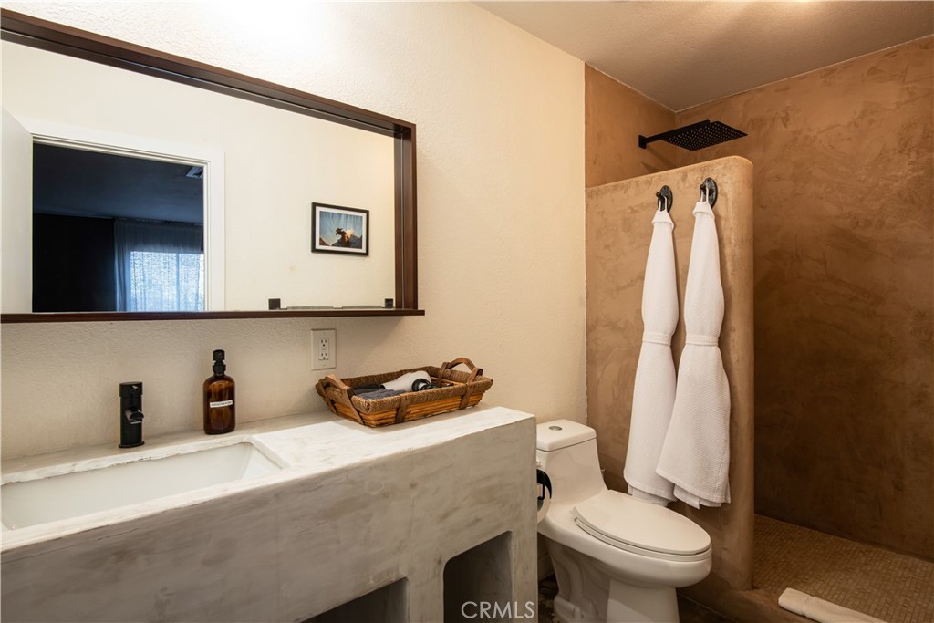 382 Cherokee Trail Yucca Valley, CA 92284 - Photo 14 of 33 a bathroom with a toilet a sink and mirror