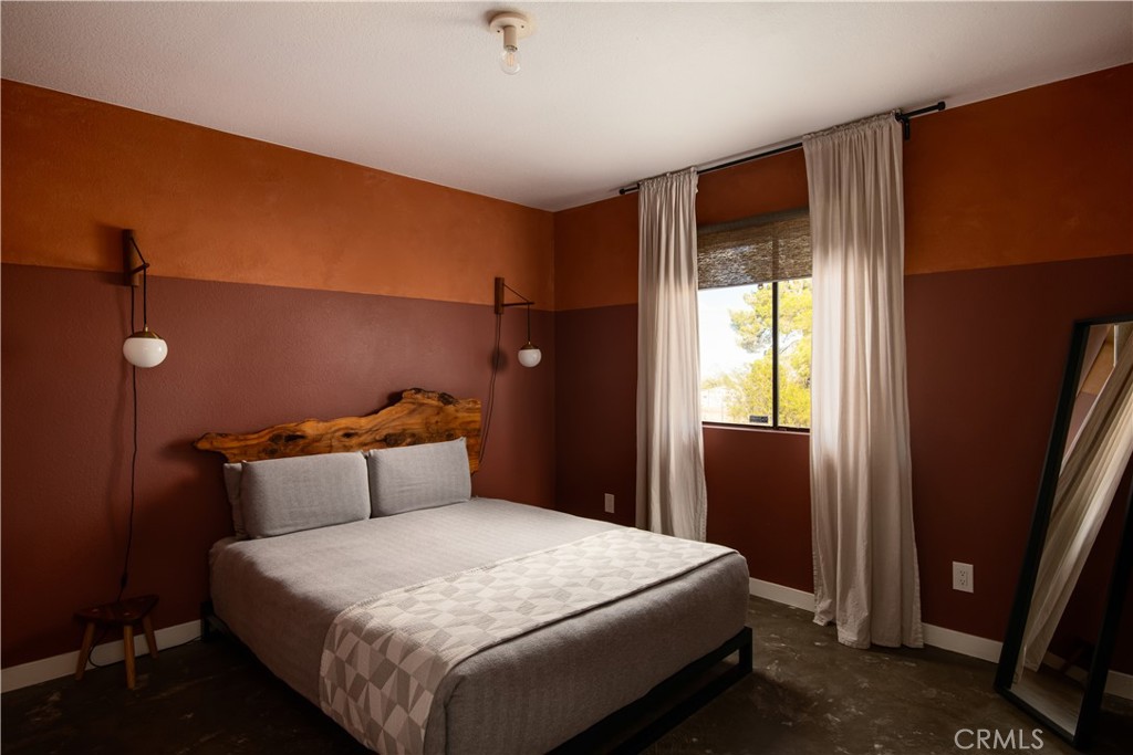 382 Cherokee Trail Yucca Valley, CA 92284 - Photo 19 of 33 a bedroom with a bed and a window