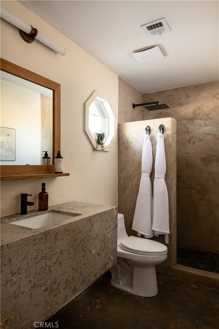 382 Cherokee Trail Yucca Valley, CA 92284 - Photo 20 of 33 a bathroom with a sink toilet and mirror