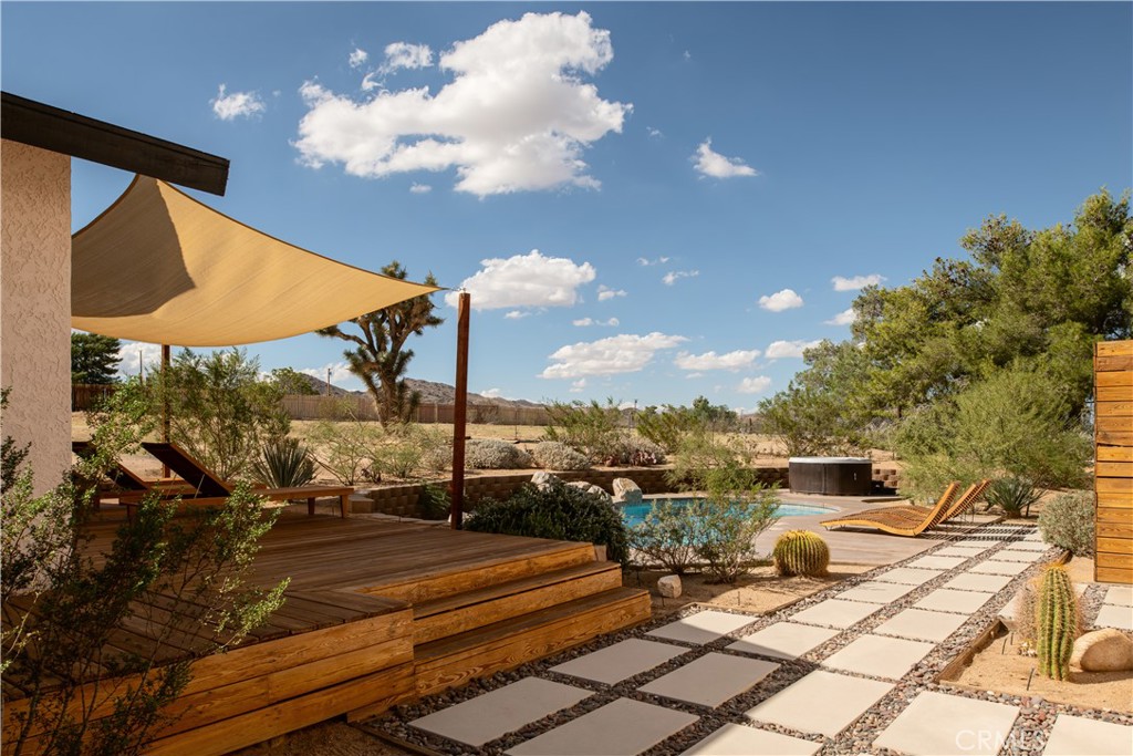 382 Cherokee Trail Yucca Valley, CA 92284 - Photo 24 of 33 a outdoor view of a house