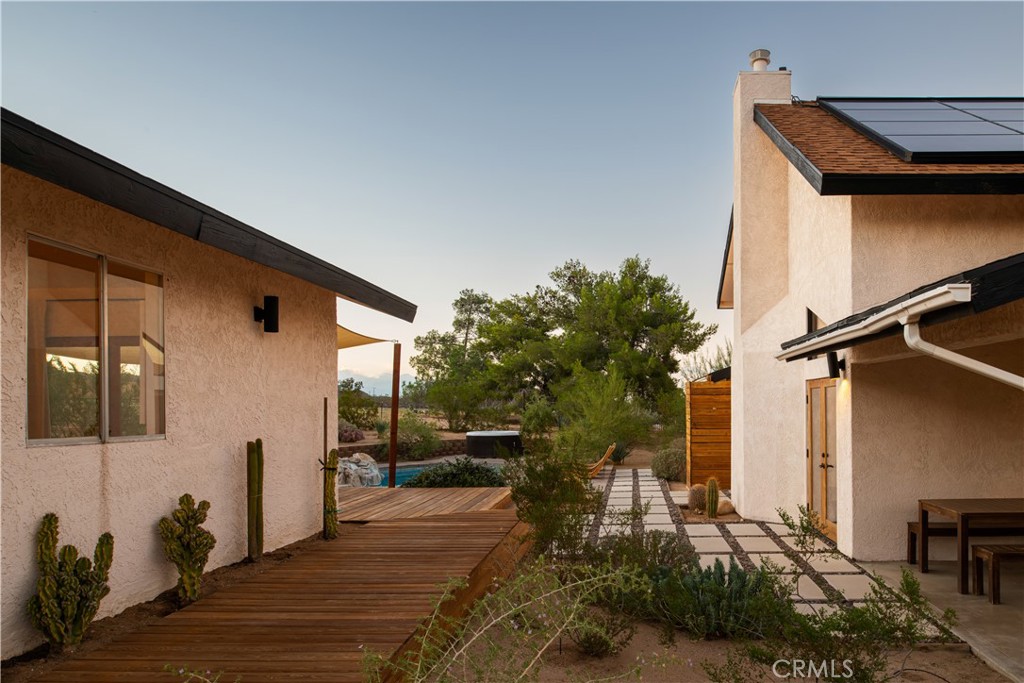 382 Cherokee Trail Yucca Valley, CA 92284 - Photo 30 of 33 a front view of a house with a yard