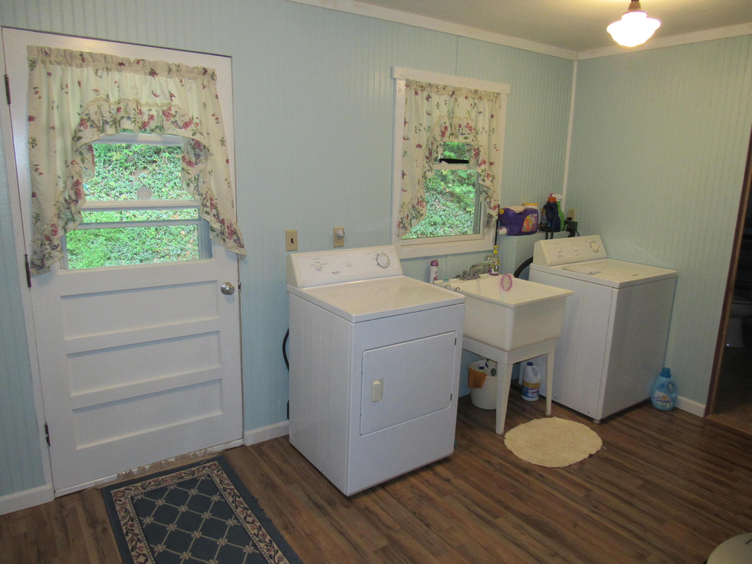 2700 Johnny's Ridge Road Ferrum, VA 24088 - Photo 10 of 32 a bathroom with a sink and a window