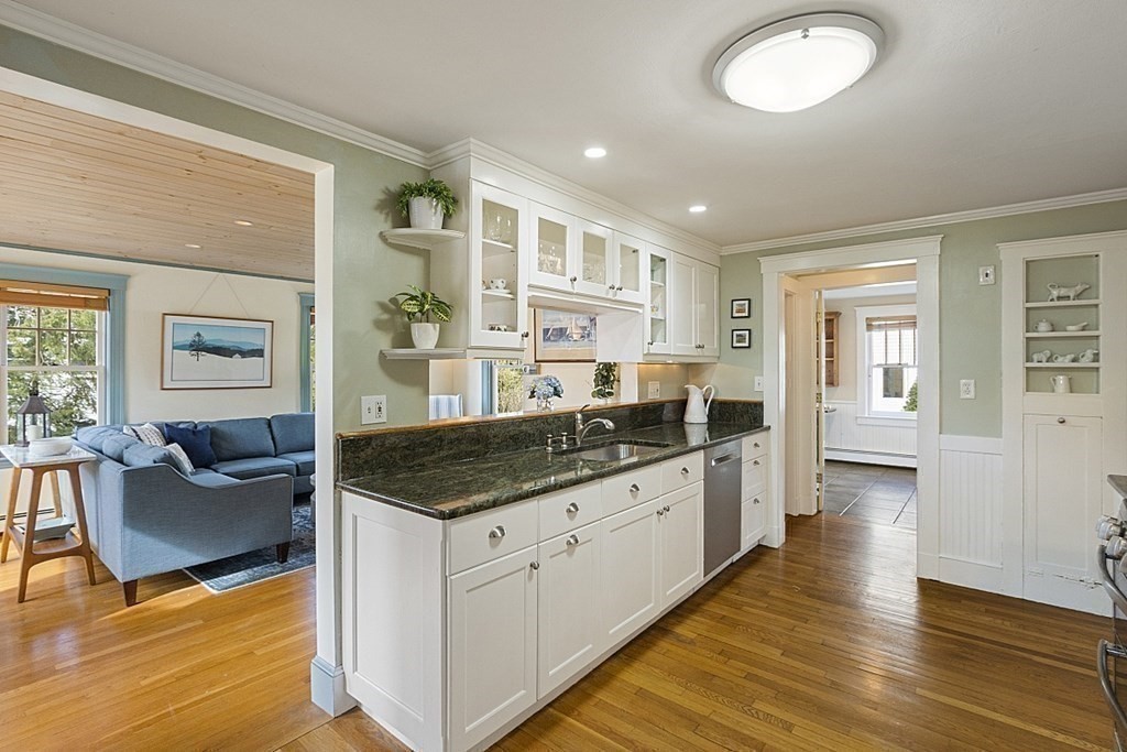 36 Brooks Street Concord, MA 01742 - Photo 8 of 24