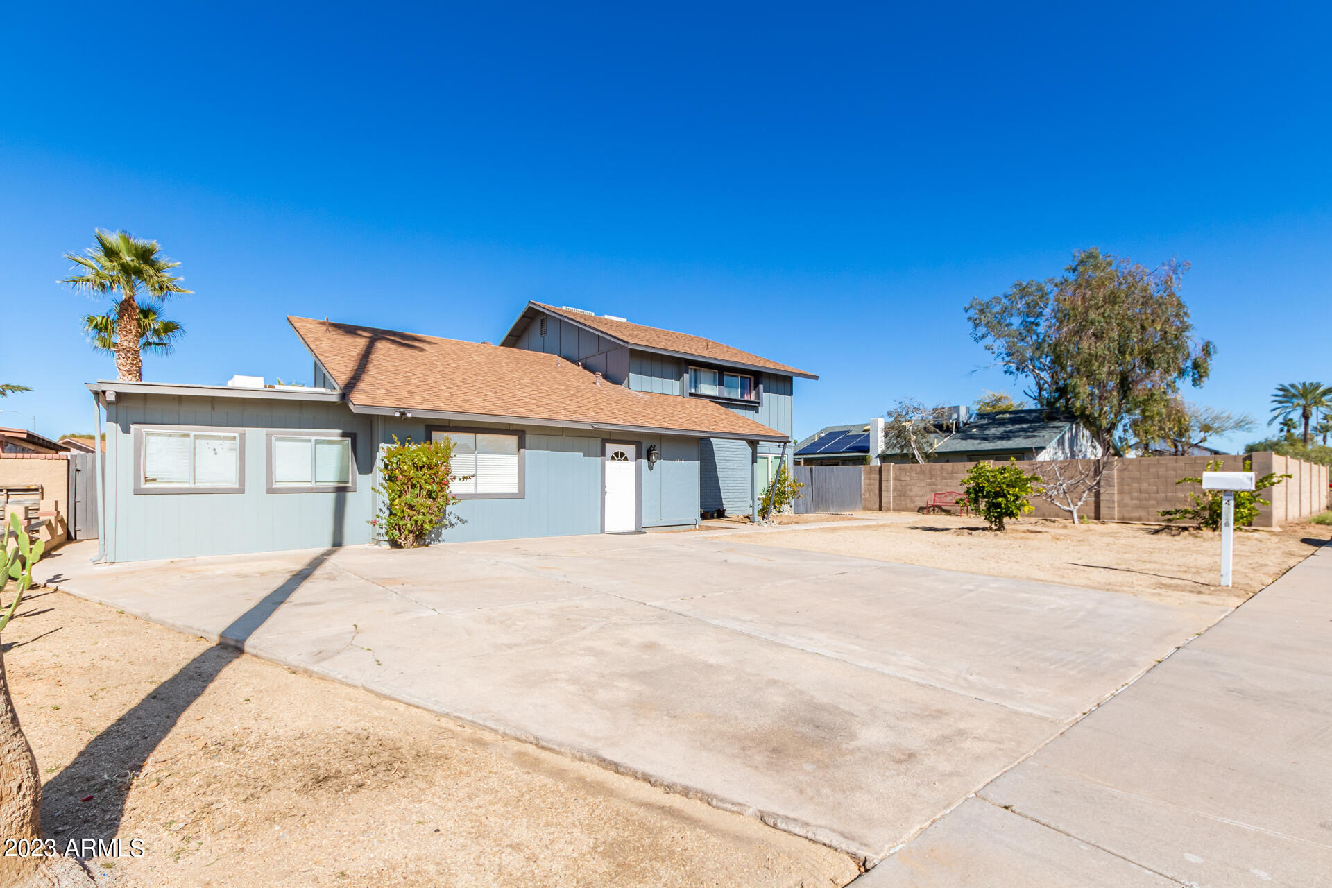 4216 West Hearn Road Phoenix, AZ 85053 - Photo 3 of 53 03-Hearn