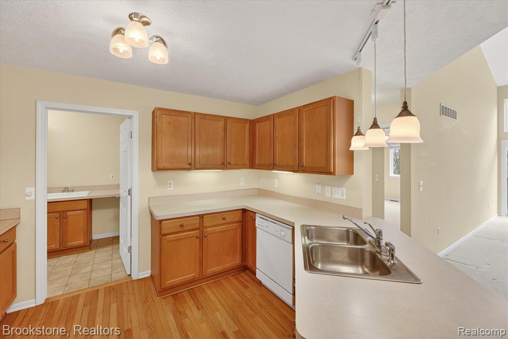 986 Spirea, Unit 44 Howell, MI 48843 - Photo 15 of 49