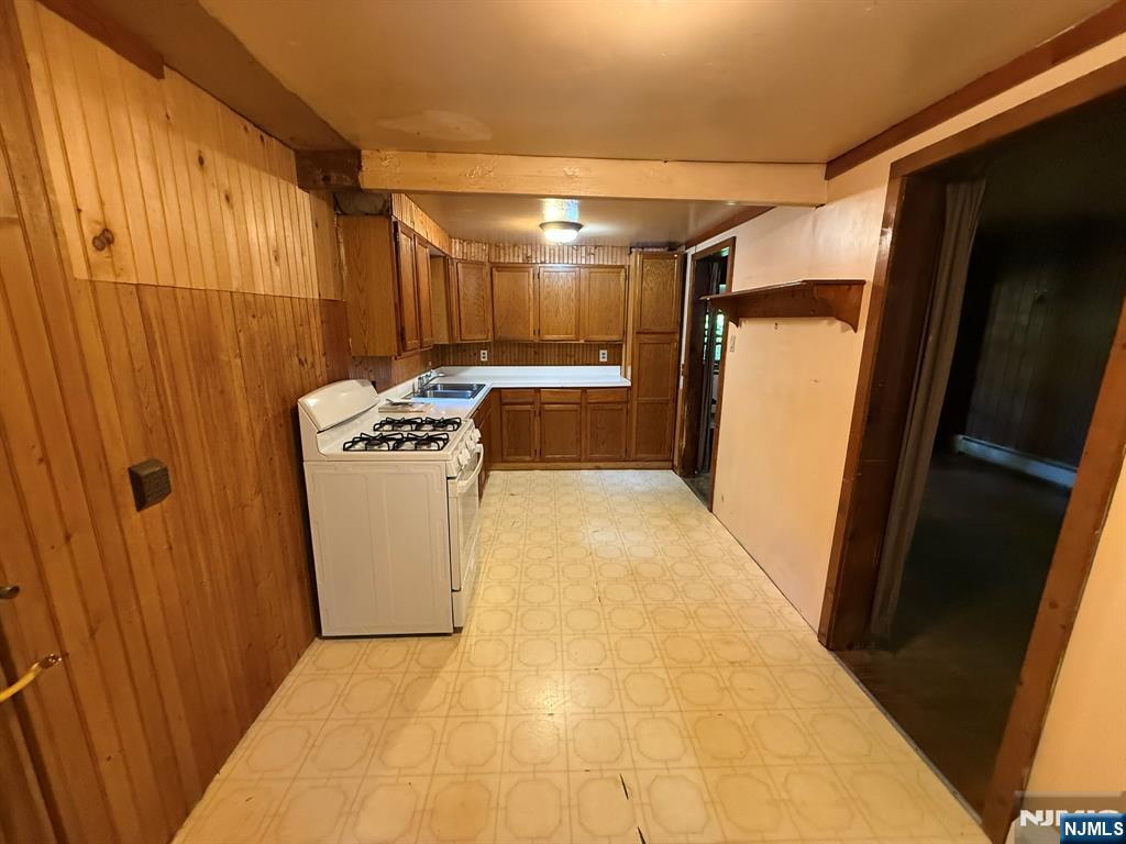 78 Woodland Road Ringwood, NJ 07456 - Photo 11 of 33 a view of a storage & utility room