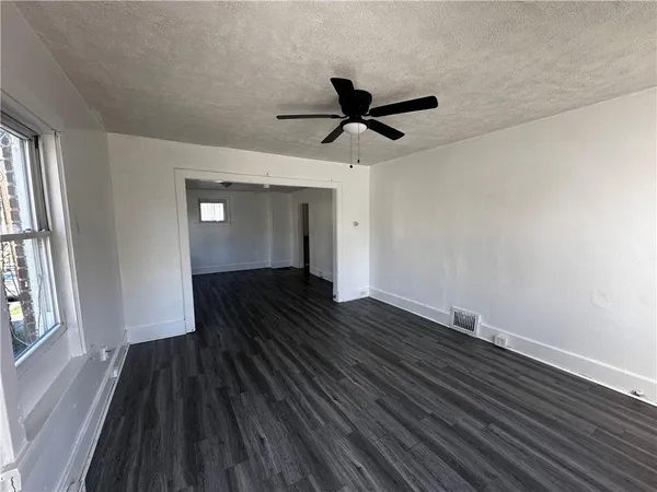 $850 | 410 West Hallam Avenue, Unit 410, Washington, PA 15301