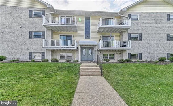 $1,700 | 13 Warren Lodge Court, Unit 1B, Cockeysville, MD 21030