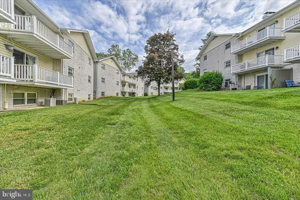 $1,700 | 13 Warren Lodge Court, Unit 1B, Cockeysville, MD 21030