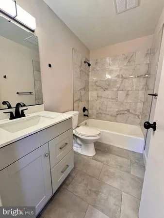 $1,700 | 13 Warren Lodge Court, Unit 1B, Cockeysville, MD 21030