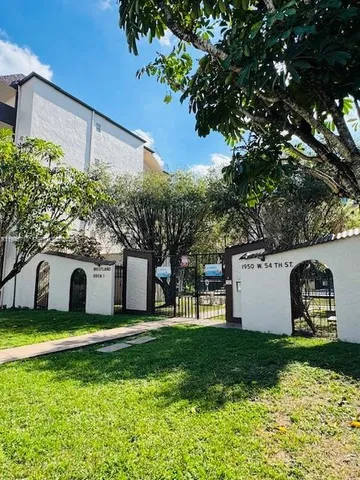 $2,200 | 1950 West 54th Street, Unit 302, Hialeah, FL 33012