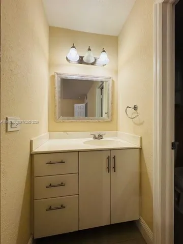 $2,200 | 1950 West 54th Street, Unit 302, Hialeah, FL 33012