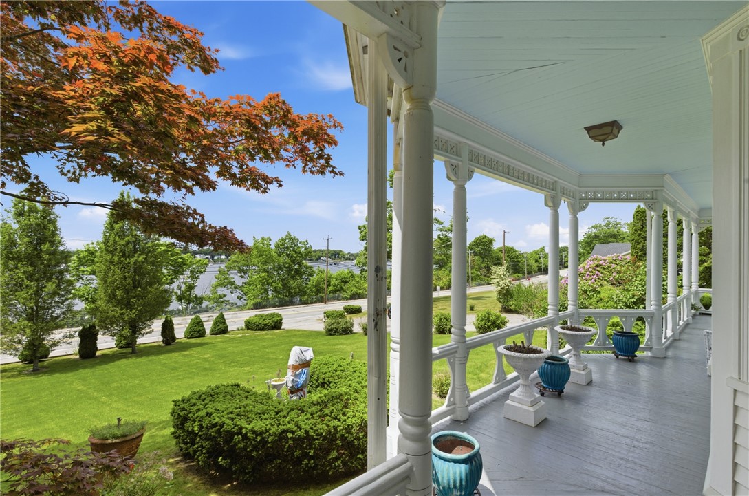 1660 Main Road Tiverton, RI 02878 - Photo 8 of 50