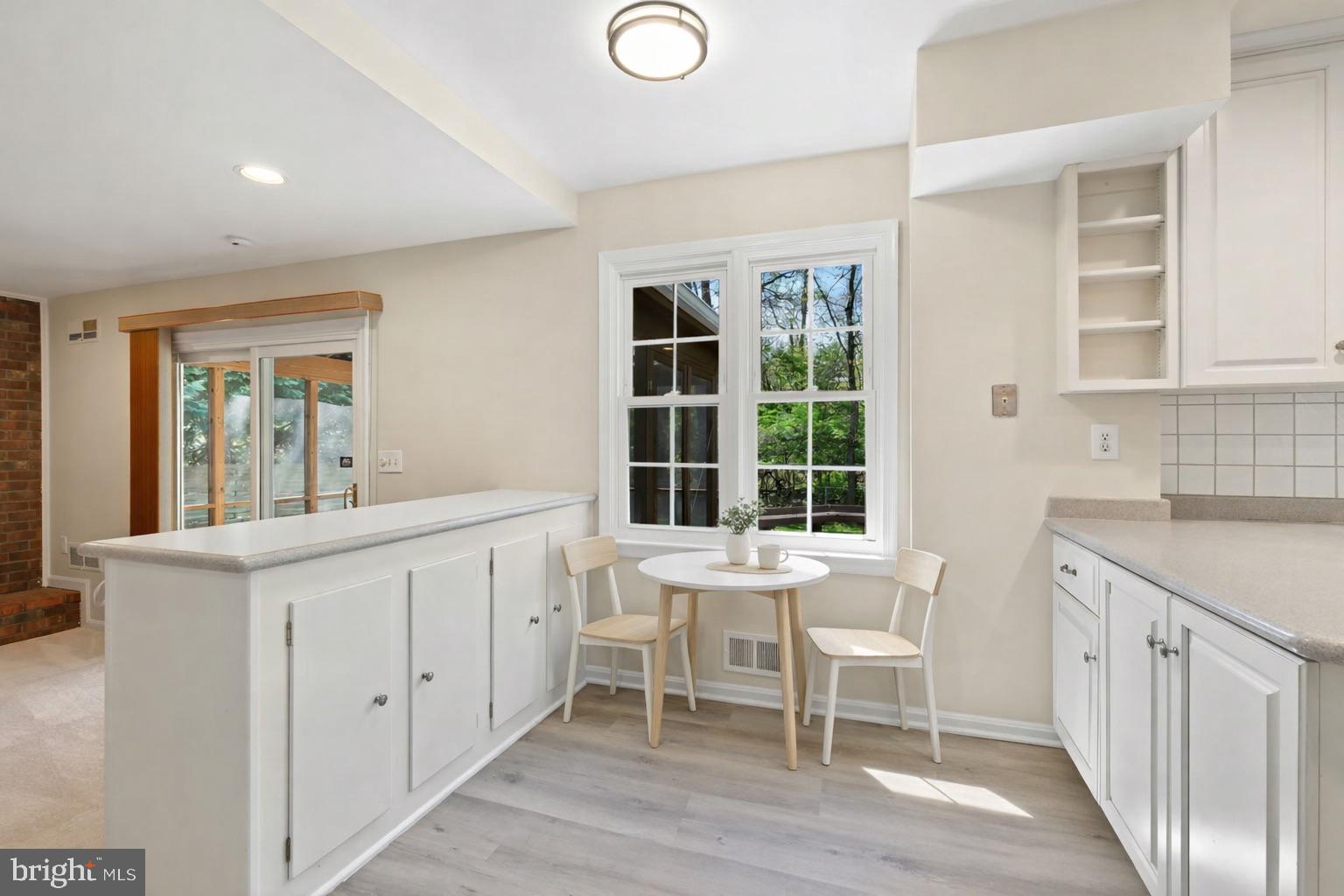 8524 Atwell Road Potomac, MD 20854 - Photo 11 of 38 Breakfast Area - Virtually Staged