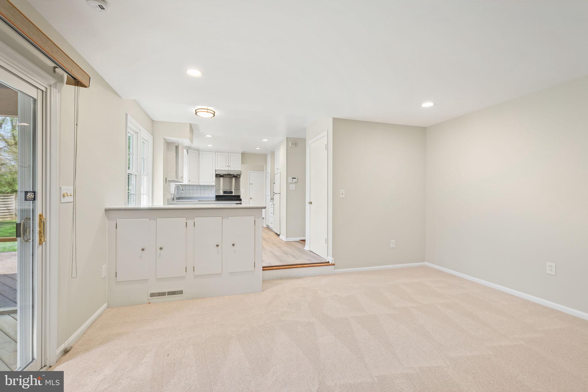 8524 Atwell Road Potomac, MD 20854 - Photo 12 of 38 Family Room