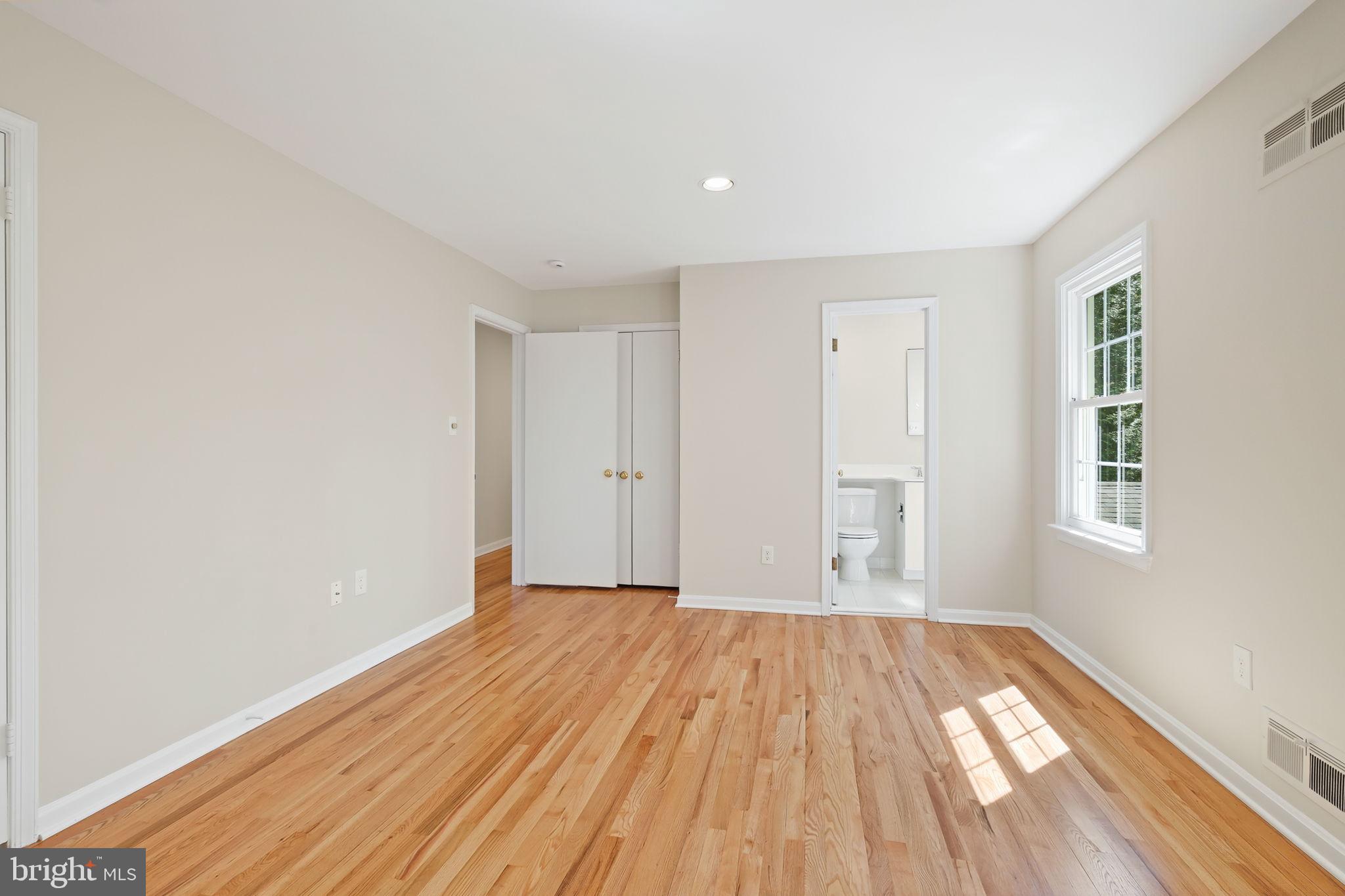 8524 Atwell Road Potomac, MD 20854 - Photo 21 of 38 Primary Suite