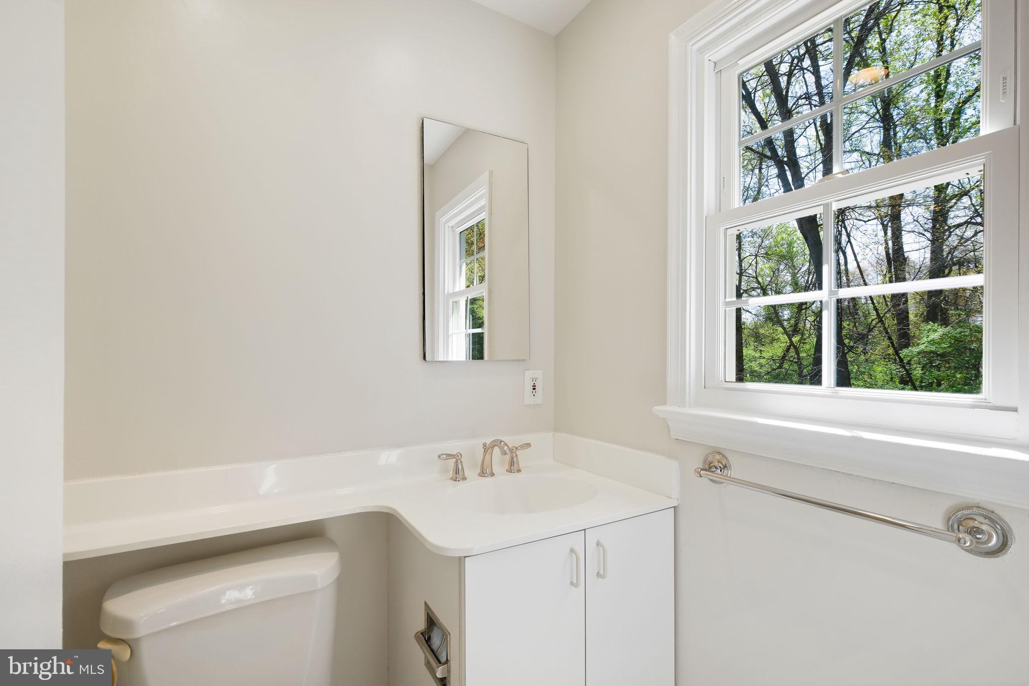 8524 Atwell Road Potomac, MD 20854 - Photo 22 of 38 Primary Suite