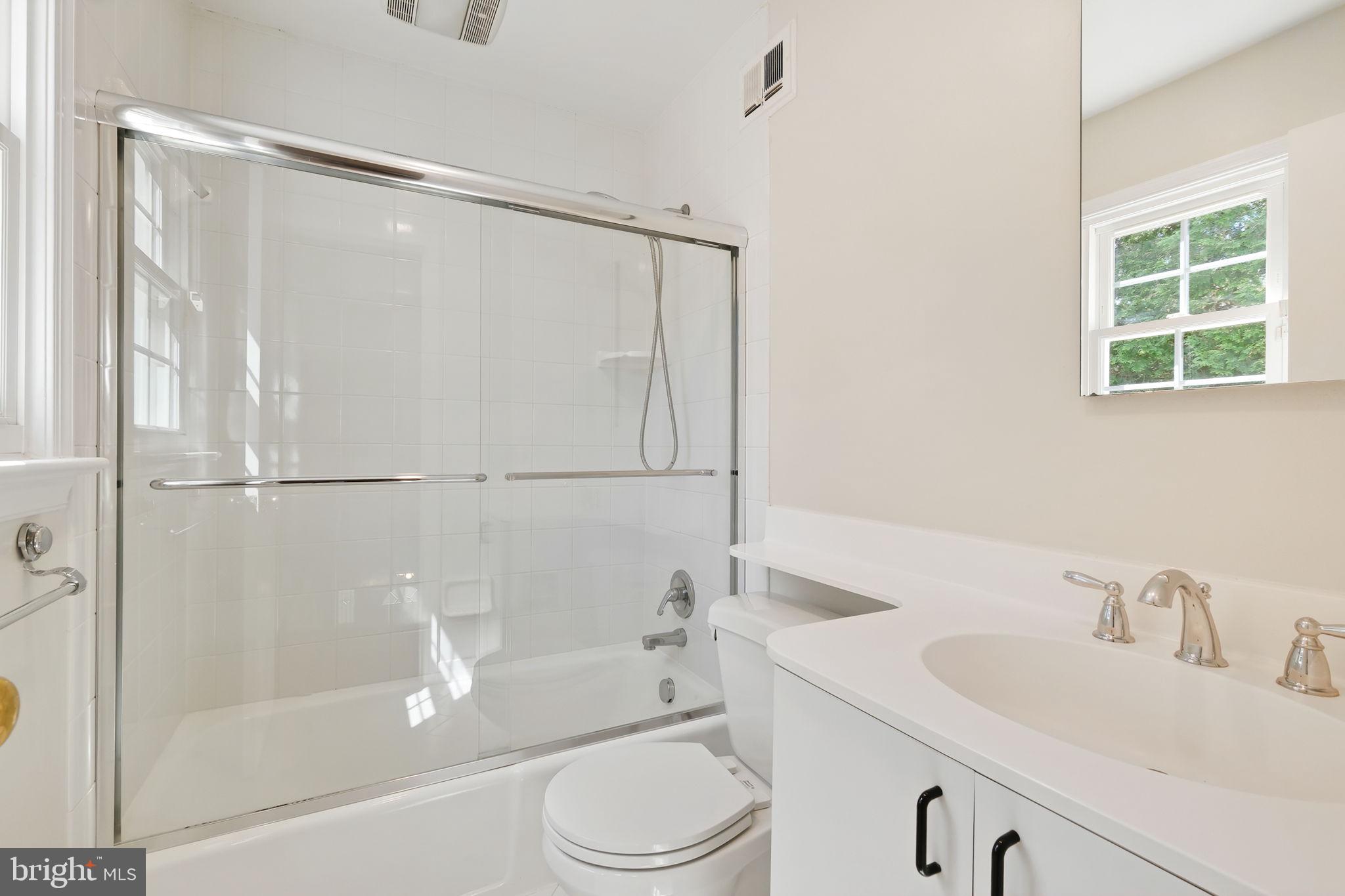 8524 Atwell Road Potomac, MD 20854 - Photo 25 of 38 Hall Bath