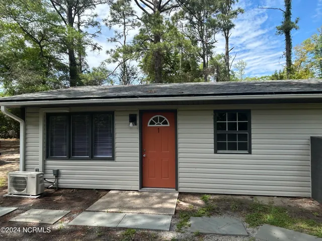 $1,325 | 1330 North Howe Street, Unit 1, Southport, NC 28461