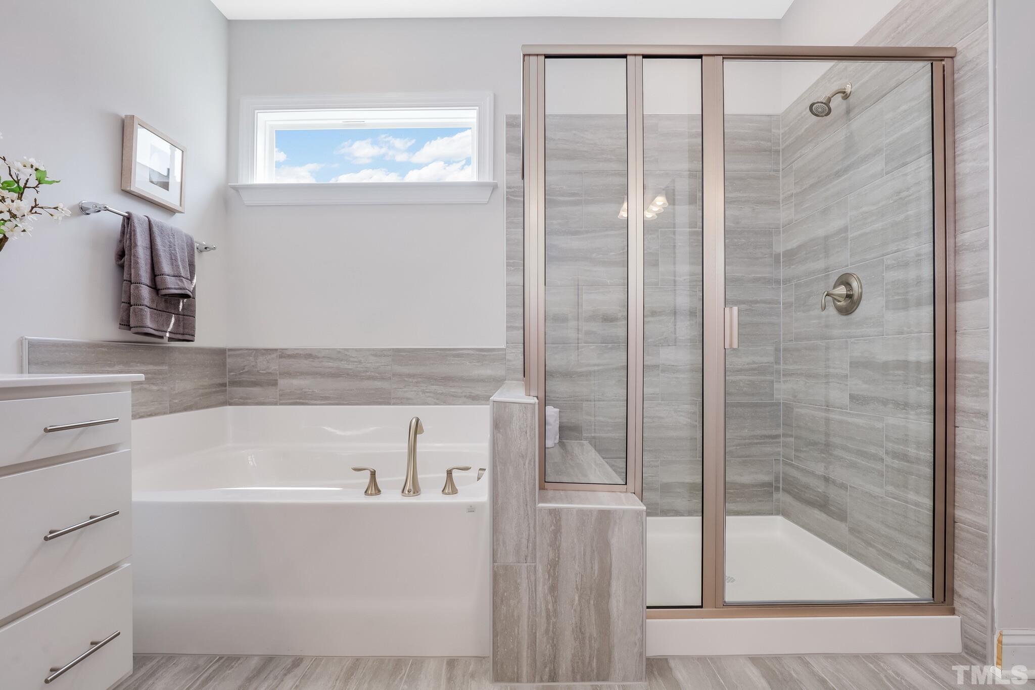 131 Kettleton Circle, Unit 366 Raleigh, NC 27610 - Photo 28 of 38 a bathroom with a bathtub and a shower