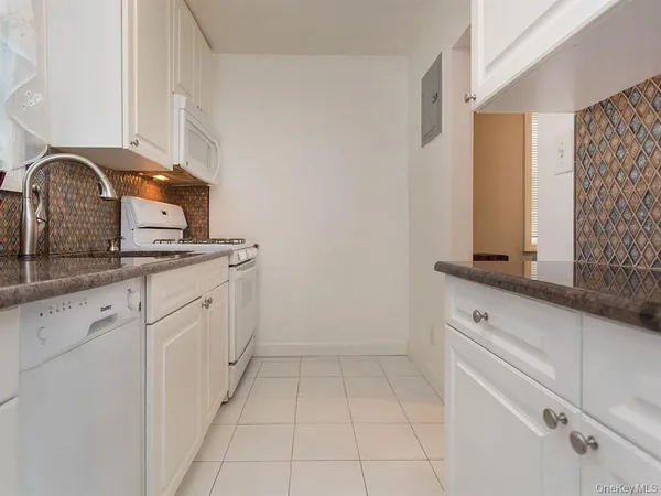 $2,700 | 67-51 223rd Place, Unit 1 | Oakland Gardens