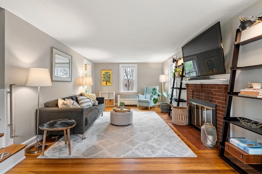 7 Florence Road Waltham, MA 02453 - Photo 2 of 32