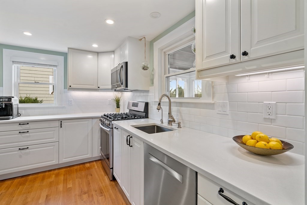 7 Florence Road Waltham, MA 02453 - Photo 3 of 32