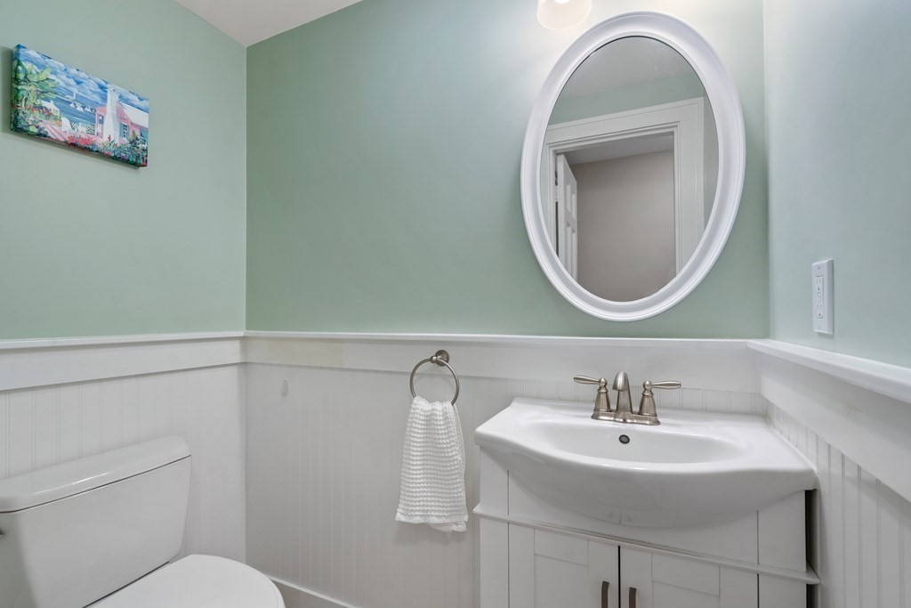 7 Florence Road Waltham, MA 02453 - Photo 9 of 32