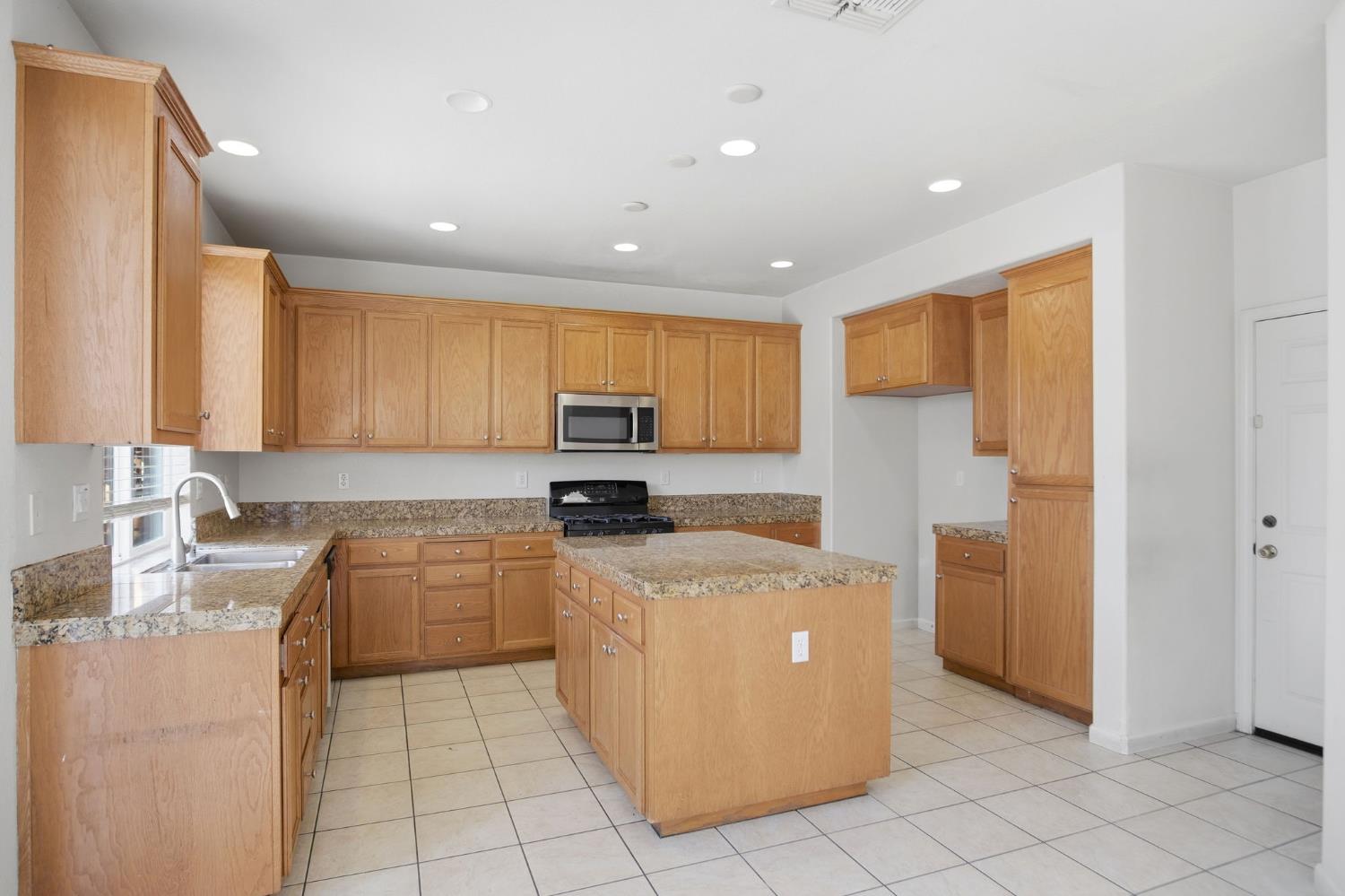 3648 Fallview Avenue Ceres, CA 95307 - Photo 11 of 24