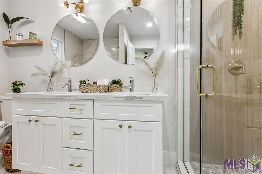 7035 Government Street Baton Rouge, LA 70806 - Photo 13 of 29 Master Bathroom