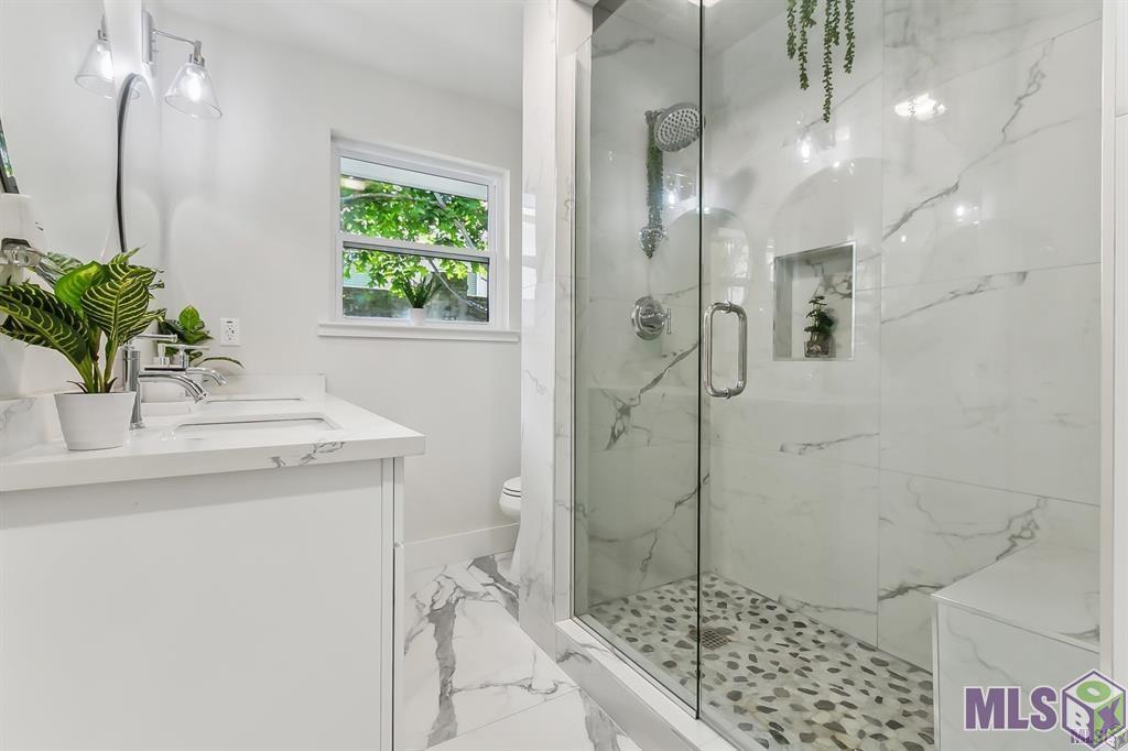 7035 Government Street Baton Rouge, LA 70806 - Photo 18 of 29 Full Bathroom