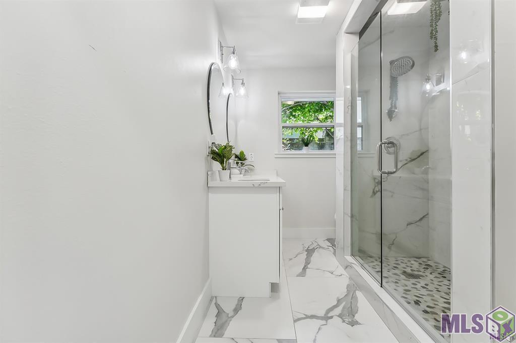 7035 Government Street Baton Rouge, LA 70806 - Photo 19 of 29 Full Bathroom