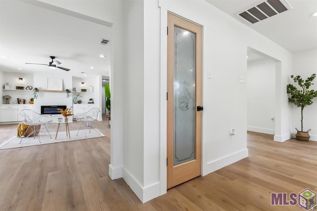 7035 Government Street Baton Rouge, LA 70806 - Photo 10 of 29 Pantry and living room