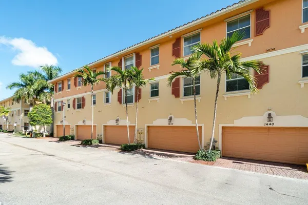 $3,000 | 1450 VÃa Alferi, Boynton Beach, FL 33426