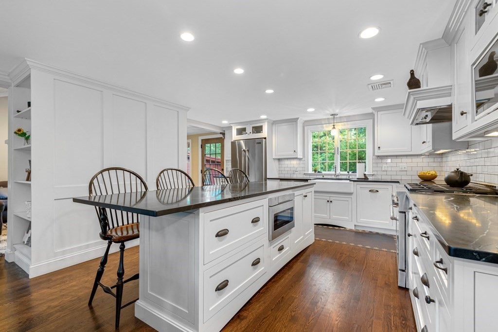 22 Dean Road Reading, MA 01867 - Photo 10 of 42 Gallery Image 10