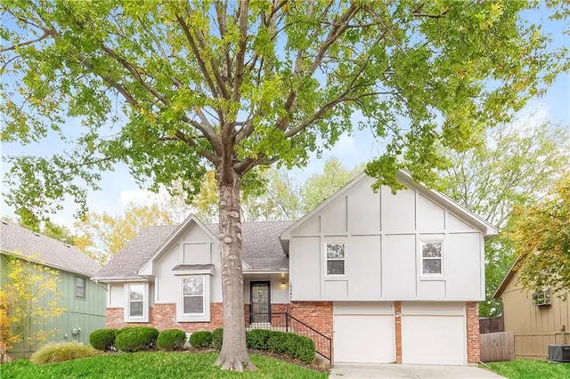 $2,395 | 15347 Newton Drive, Overland Park, KS 66223