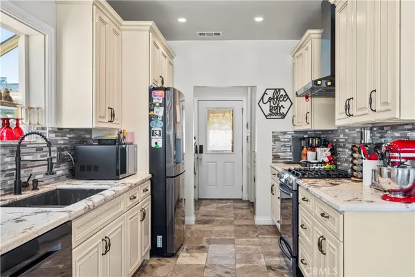 $1,698,900 | 15358 Cohasset Street, Van Nuys, CA 91406