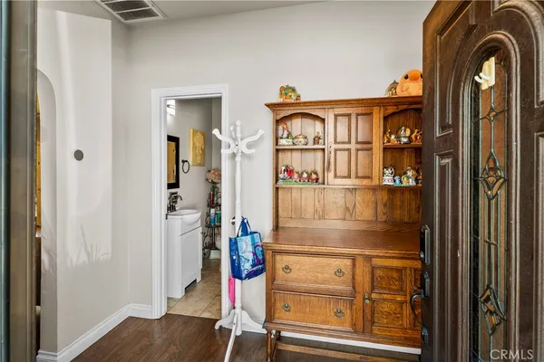 $1,698,900 | 15358 Cohasset Street, Van Nuys, CA 91406