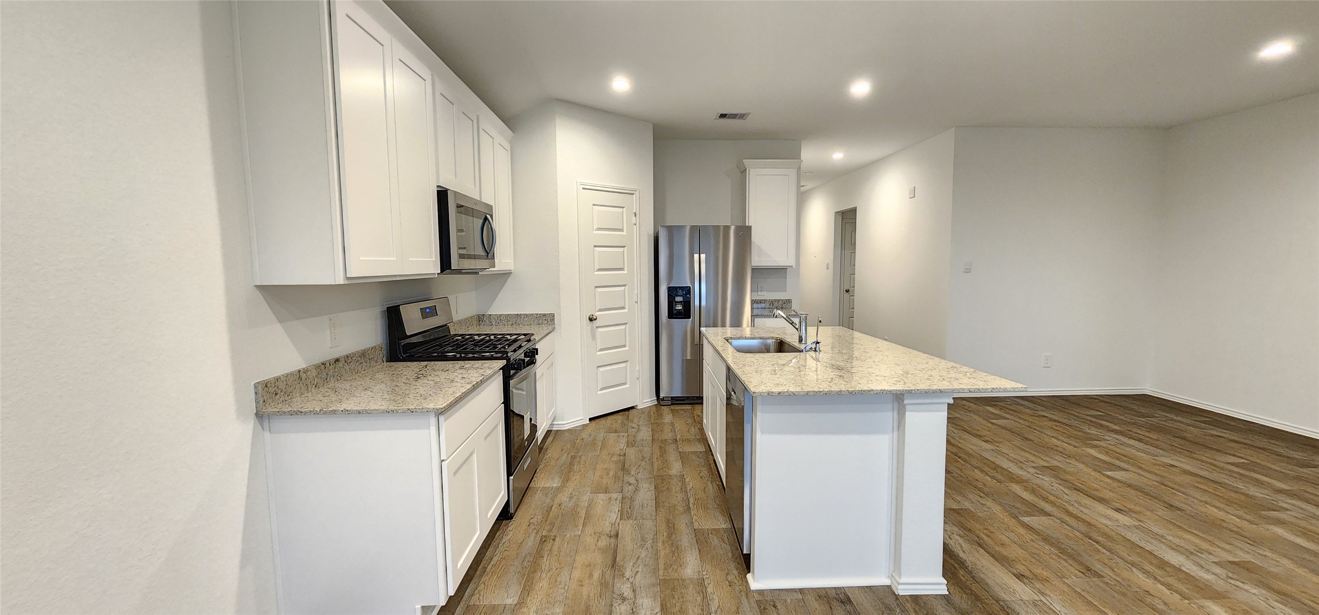 3610 Lanercost Lane Fulshear, TX 77441 - Photo 6 of 38 Kitchen