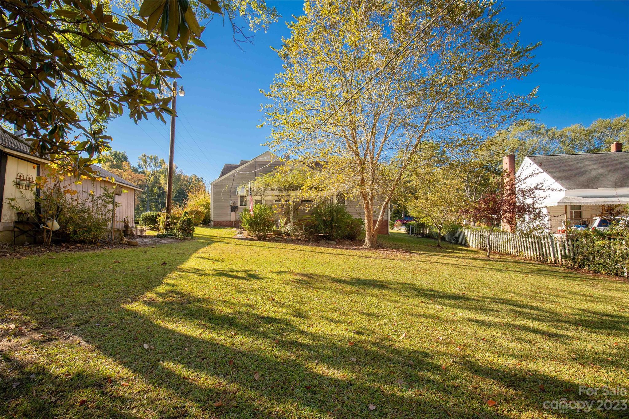 401 Gillsbrook Road Lancaster, SC 29720 - Photo 26 of 27 a view of a yard with a house