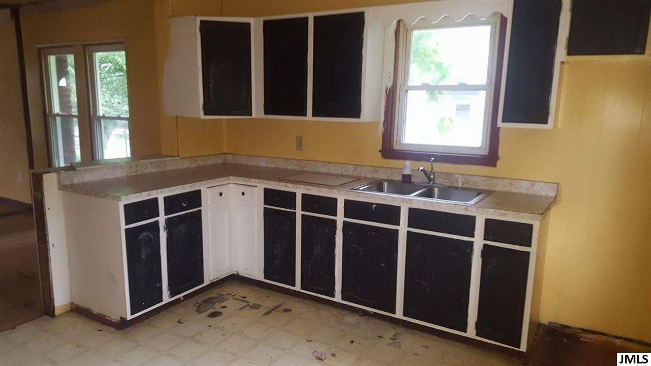 223 Watts Road Jackson, MI 49203 - Photo 4 of 16 Photo 4