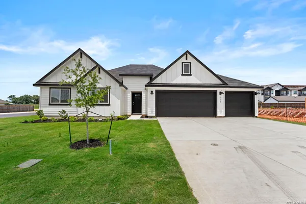 $517,500 | 162 Teal Street, Fredericksburg, TX 78624