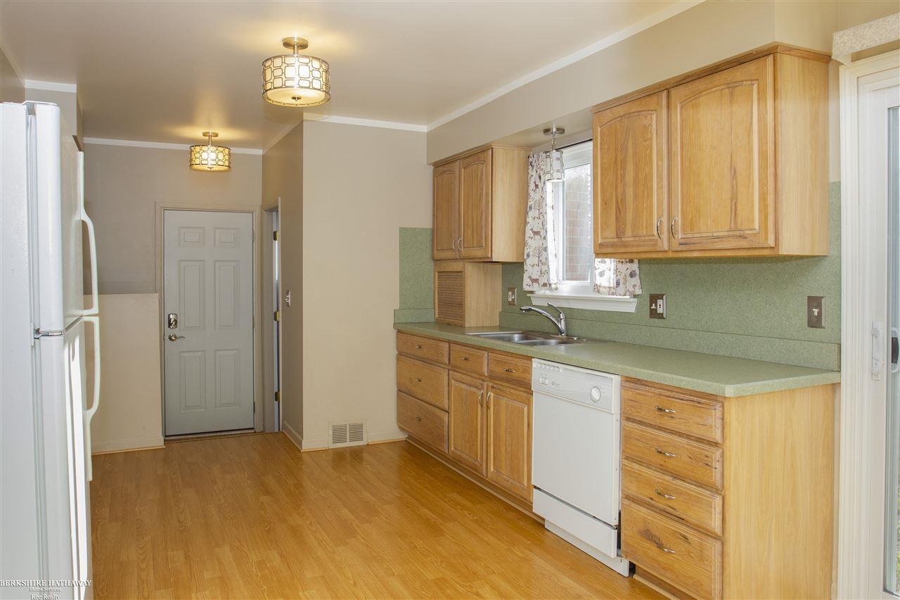 11947 Frazho Road Warren, MI 48089 - Photo 7 of 35 50074769-6.JPG