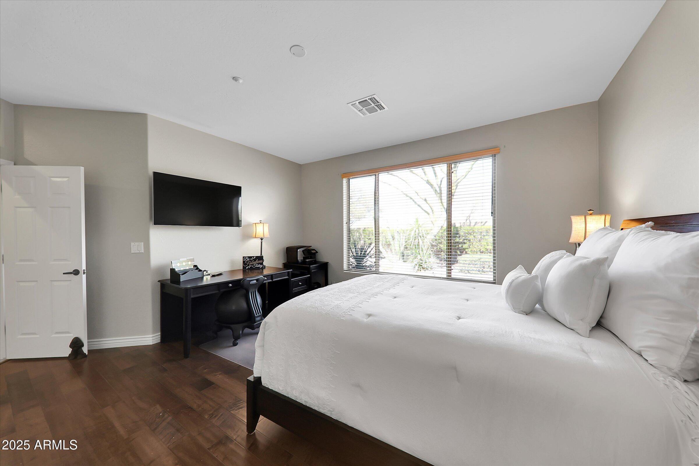 41532 North Clear Crossing Road Anthem, AZ 85086 - Photo 17 of 57 Roomy enough for a large desk!