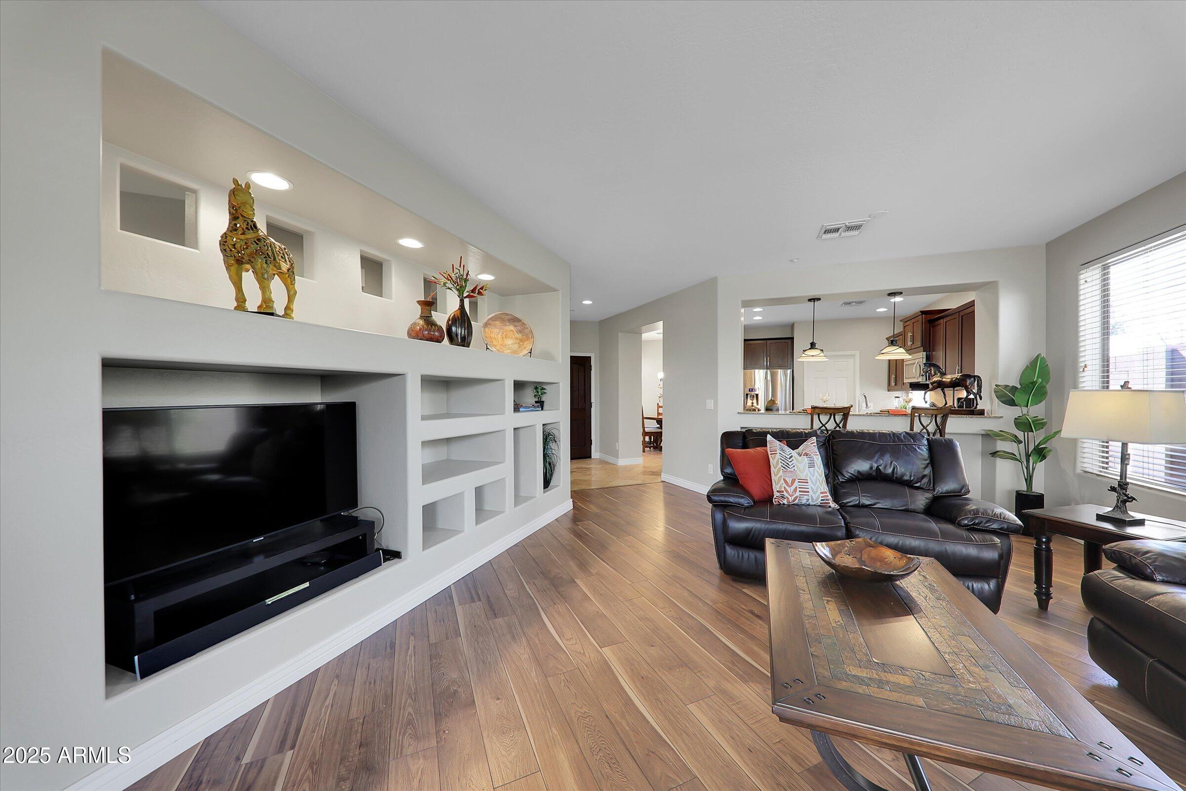 41532 North Clear Crossing Road Anthem, AZ 85086 - Photo 8 of 57 Great display niches