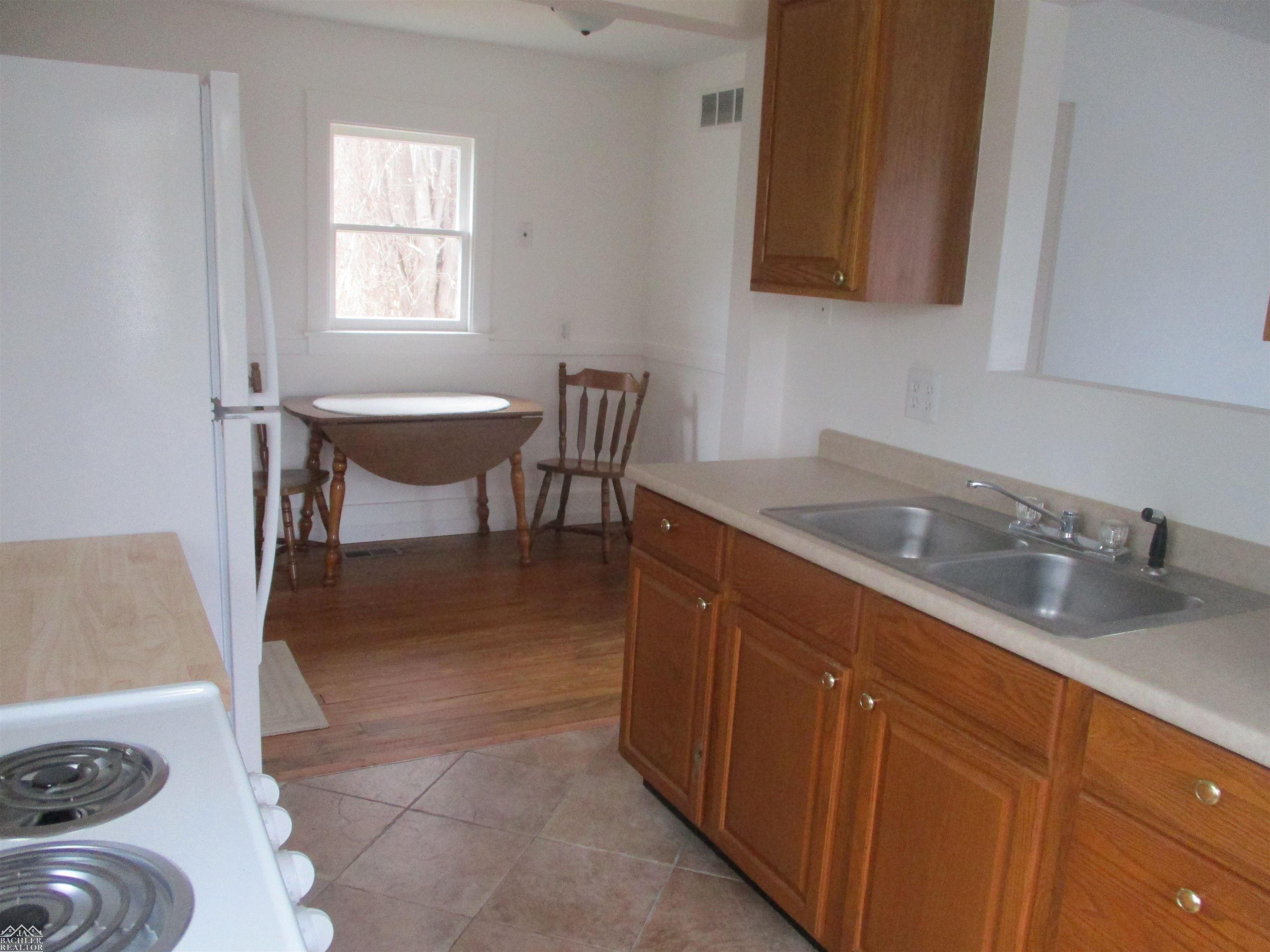 2214 Pointe Tremble Road Algonac, MI 48001 - Photo 10 of 12 50096262-9.JPG