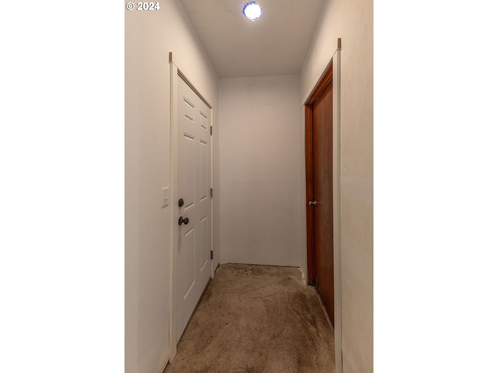 2102 Delta Street Eugene, OR 97404 - Photo 22 of 35 a view of a hallway