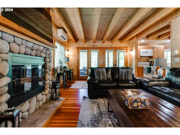 $530,000 | 56483 McKenzie Highway, Blue River, OR 97413