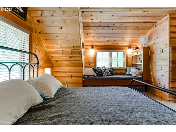 $530,000 | 56483 McKenzie Highway, Blue River, OR 97413